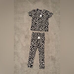 NWT Leopard Short Sleeve Shirt and Leggings Set Size 6